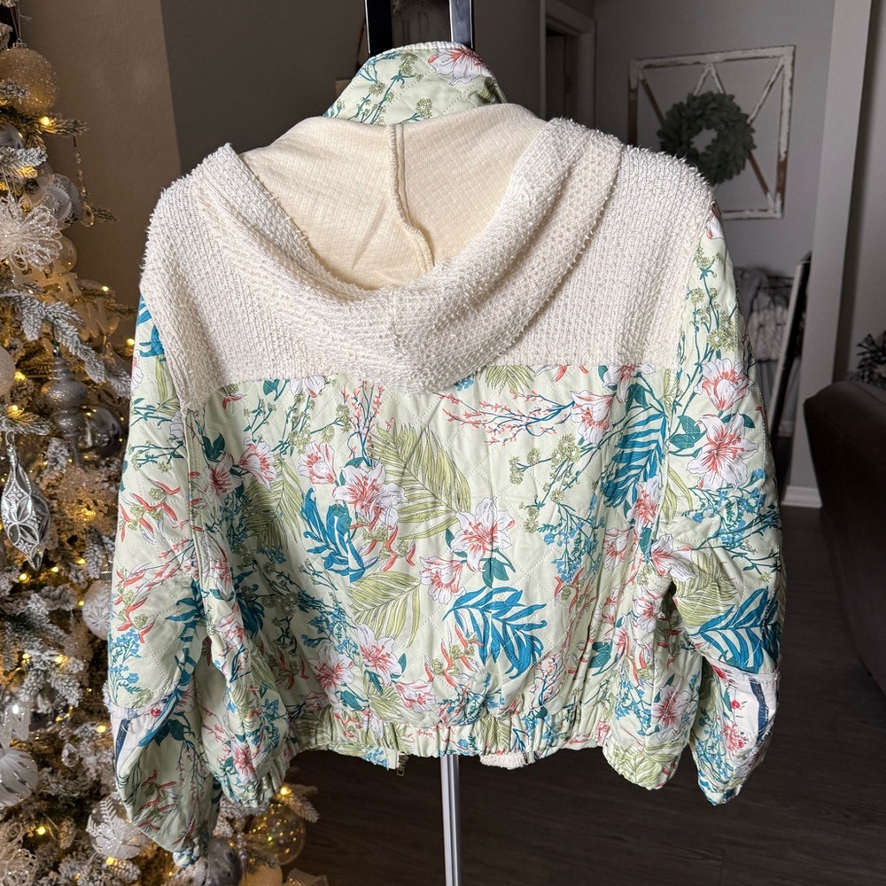 POL Floral Quilted Jacket with Hood - Picture 5 of 11